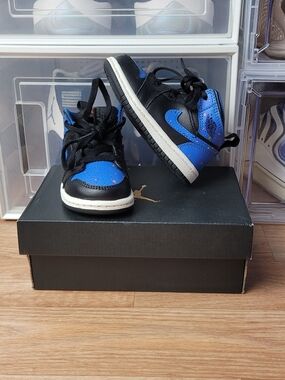 Nike Air Jordan 1 Mid 2018 Royal Paint Splatter Youth Kids 640735-048 Size 6c